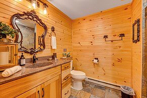 Hot Tub & Fire Pit: Albrightsville Log Cabin!