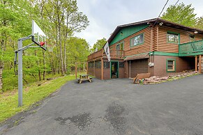 Hot Tub & Fire Pit: Albrightsville Log Cabin!