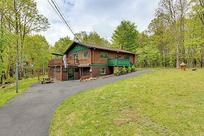 Hot Tub & Fire Pit: Albrightsville Log Cabin!