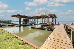 Lakefront Livingston Retreat w/ Dock & Fire Pit!