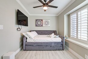 Bright Tempe Home w/ Fenced Backyard!