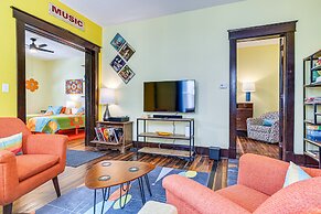 Retro-inspired Indy Home: Walk to Fountain Square!