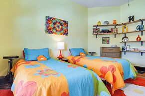 Retro-inspired Indy Home: Walk to Fountain Square!