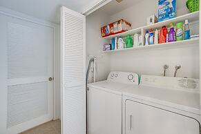 Palm Desert Condo w/ Patio & Golf Course Views