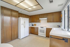 Palm Desert Condo w/ Patio & Golf Course Views