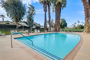 Palm Desert Condo w/ Patio & Golf Course Views