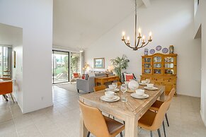 Palm Desert Condo w/ Patio & Golf Course Views
