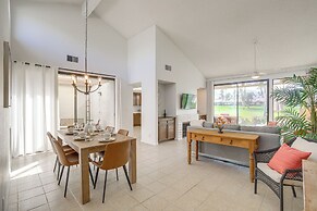 Palm Desert Condo w/ Patio & Golf Course Views