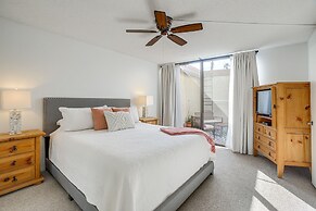 Palm Desert Condo w/ Patio & Golf Course Views