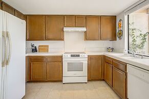 Palm Desert Condo w/ Patio & Golf Course Views