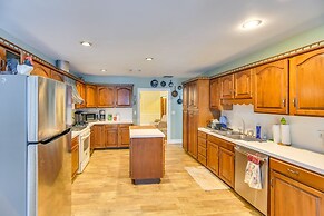 Bellingham Retreat w/ Fire Pit + Lake Access!