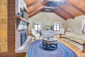 Bellingham Retreat w/ Fire Pit + Lake Access!