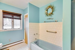 Bellingham Retreat w/ Fire Pit + Lake Access!