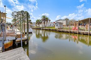 Pensacola Home w/ Private Dock - 7 Mi to Beaches