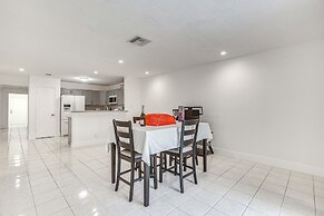 15 Mi to Beach: Modern Coral Springs Home