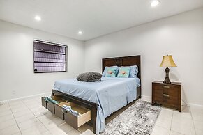 15 Mi to Beach: Modern Coral Springs Home