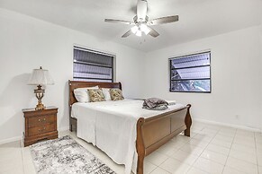 15 Mi to Beach: Modern Coral Springs Home