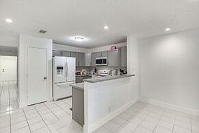 15 Mi to Beach: Modern Coral Springs Home