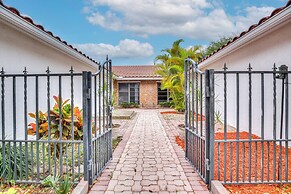 15 Mi to Beach: Modern Coral Springs Home