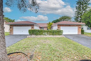 15 Mi to Beach: Modern Coral Springs Home