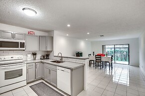 15 Mi to Beach: Modern Coral Springs Home