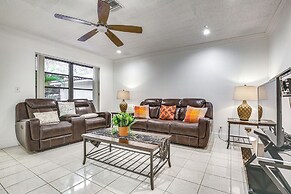 15 Mi to Beach: Modern Coral Springs Home