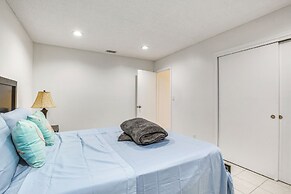 15 Mi to Beach: Modern Coral Springs Home