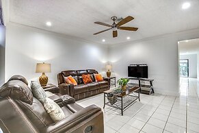 15 Mi to Beach: Modern Coral Springs Home