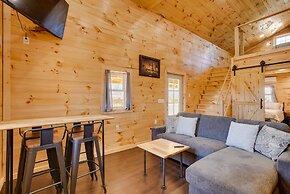 'friends & Family' Rental Cabin w/ Hot Tub!