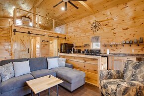 'friends & Family' Rental Cabin w/ Hot Tub!