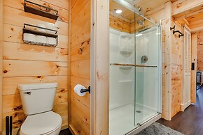 'friends & Family' Rental Cabin w/ Hot Tub!