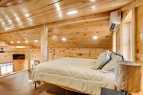 'friends & Family' Rental Cabin w/ Hot Tub!