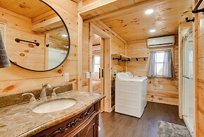 'friends & Family' Rental Cabin w/ Hot Tub!