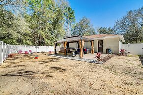 Crystal River Getaway w/ Hot Tub & Fire Pit!