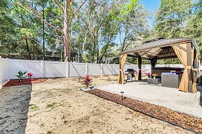 Crystal River Getaway w/ Hot Tub & Fire Pit!