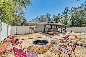 Crystal River Getaway w/ Hot Tub & Fire Pit!