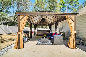 Crystal River Getaway w/ Hot Tub & Fire Pit!