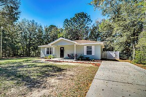 Crystal River Getaway w/ Hot Tub & Fire Pit!