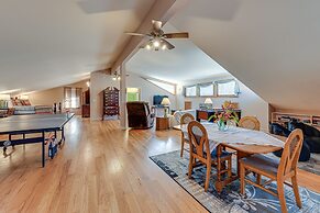 Peaceful Bryson City Cabin w/ Hot Tub & Deck!