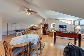 Peaceful Bryson City Cabin w/ Hot Tub & Deck!