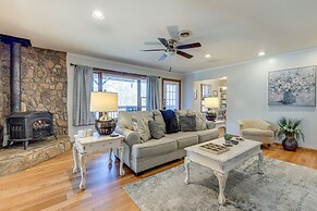 Peaceful Bryson City Cabin w/ Hot Tub & Deck!