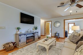 Peaceful Bryson City Cabin w/ Hot Tub & Deck!