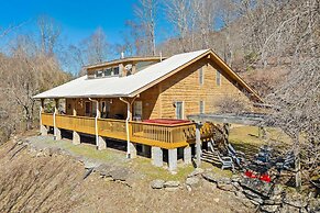 Peaceful Bryson City Cabin w/ Hot Tub & Deck!