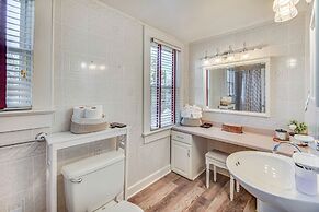 Charming Smithfield House: Walk to Downtown!