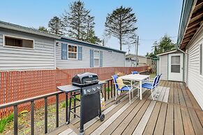 Rockaway Beach Home, Walk to Ocean, Pet Friendly!