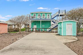 Wade Into Life 3 Bedroom Home by RedAwning