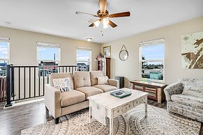 Wade Into Life 3 Bedroom Home by RedAwning