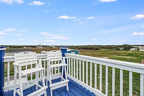 Wade Into Life 3 Bedroom Home by RedAwning