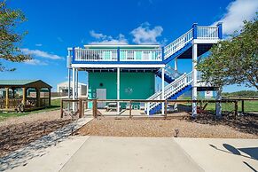 Wade Into Life 3 Bedroom Home by RedAwning