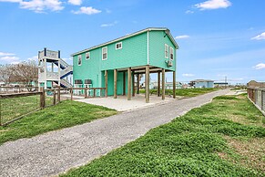 Wade Into Life 3 Bedroom Home by RedAwning